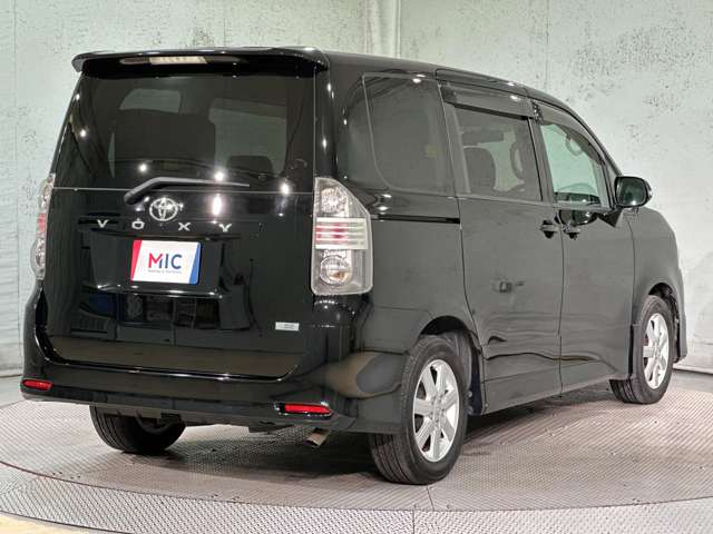 Toyota Voxy 6