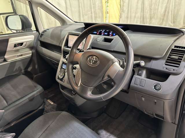 Toyota Voxy 10