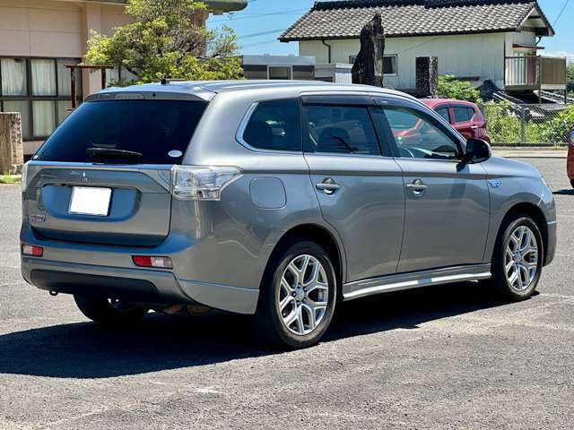 Mitsubishi Outlander PHEV 12