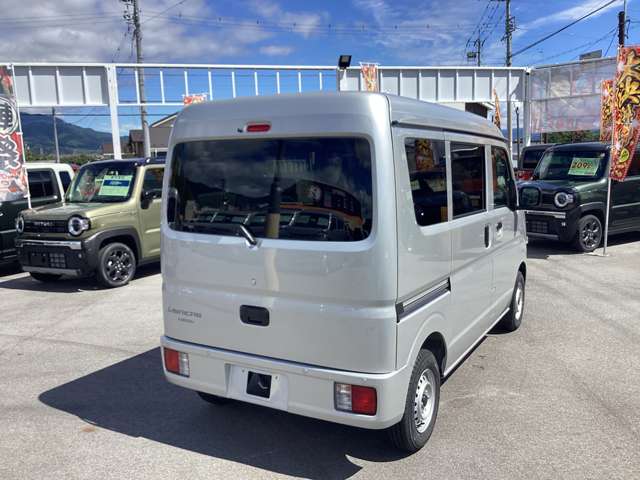 Mitsubishi Minicab Van 7