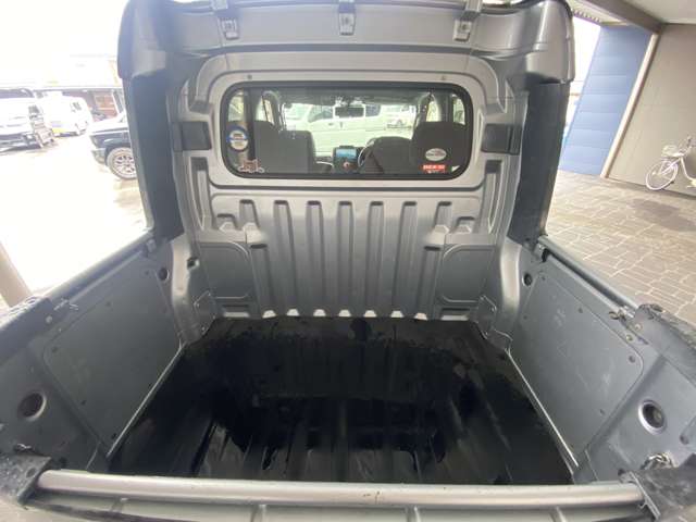 Daihatsu Hijet Deck Van 9