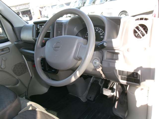 Nissan NV100 Clipper 6