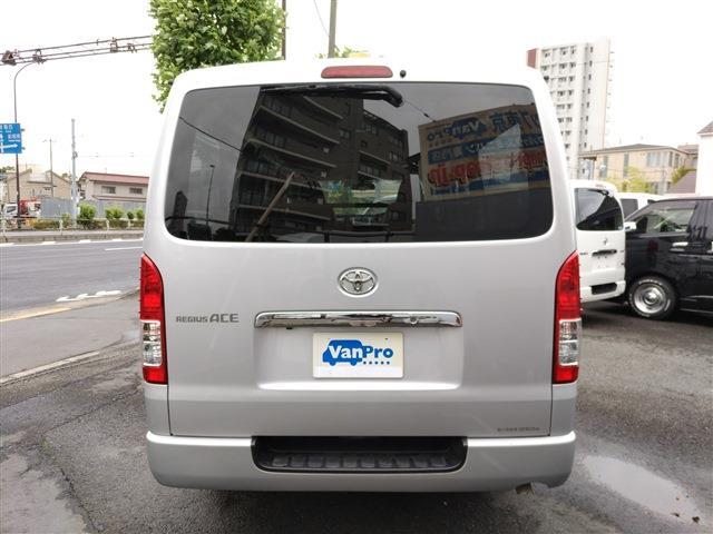 Toyota Regius Ace 6