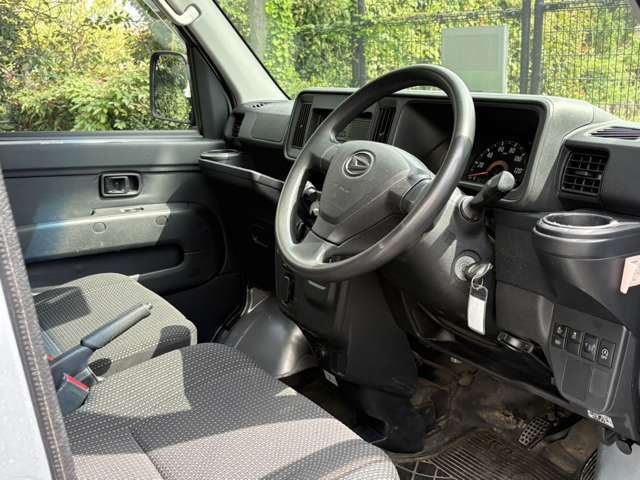 Daihatsu Hijet Cargo 12