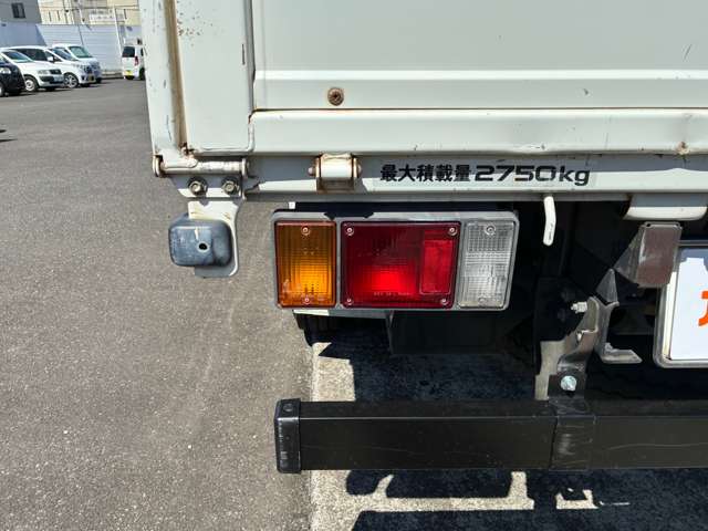 Isuzu Elf 11