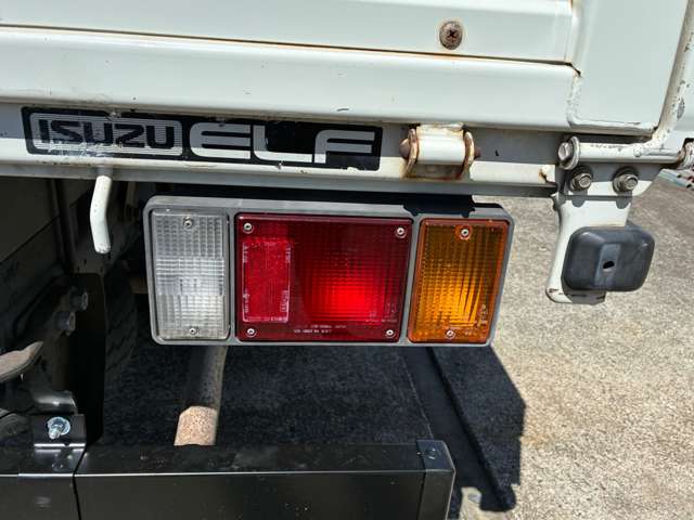 Isuzu Elf 12
