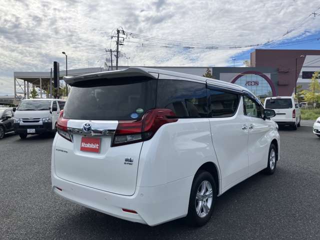 Toyota Alphard 3