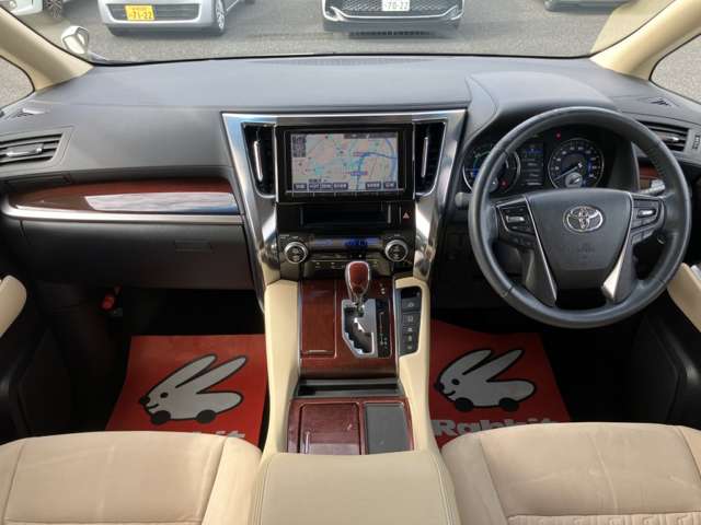 Toyota Alphard 4