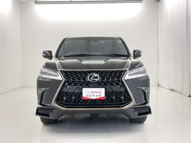 Lexus LX 4