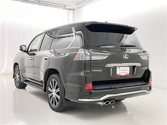 Lexus LX 6