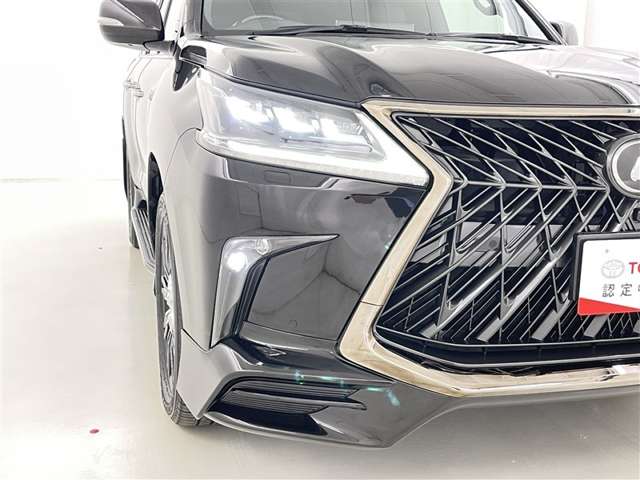 Lexus LX 8