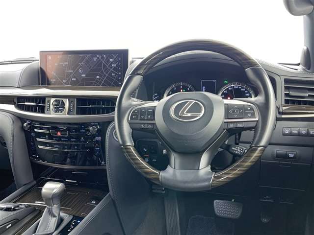 Lexus LX 9