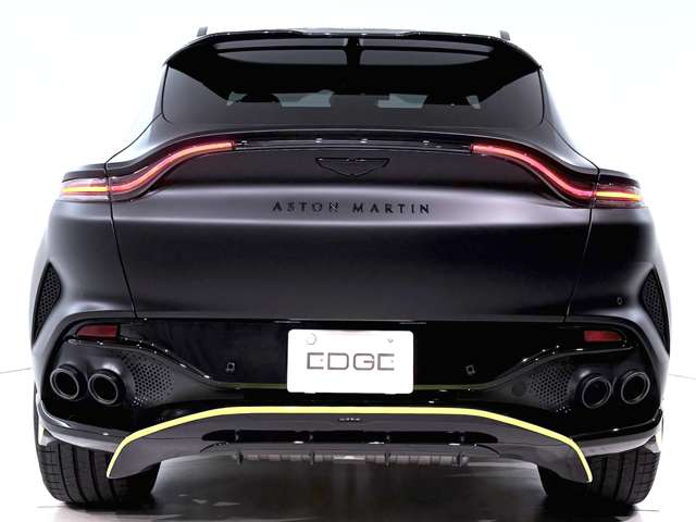 Aston Martin DBX 12