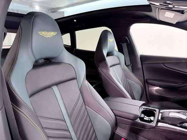 Aston Martin DBX 2