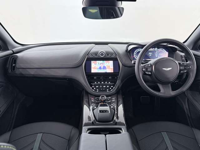 Aston Martin DBX 3