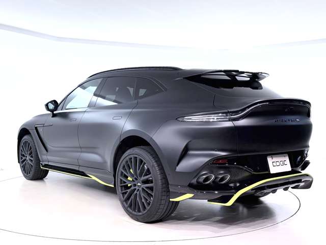 Aston Martin DBX 5