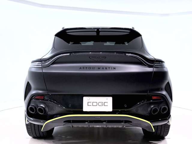 Aston Martin DBX 6