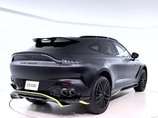 Aston Martin DBX 7