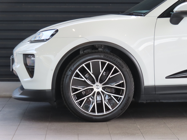 Porsche Macan 8