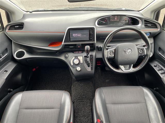 Toyota Sienta 3