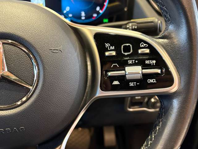Mercedes-Benz GLA-Class 11