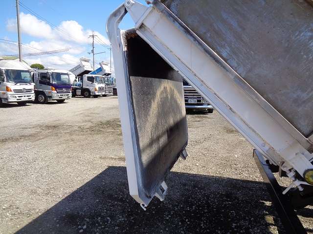 Mitsubishi Fuso Super Great 9