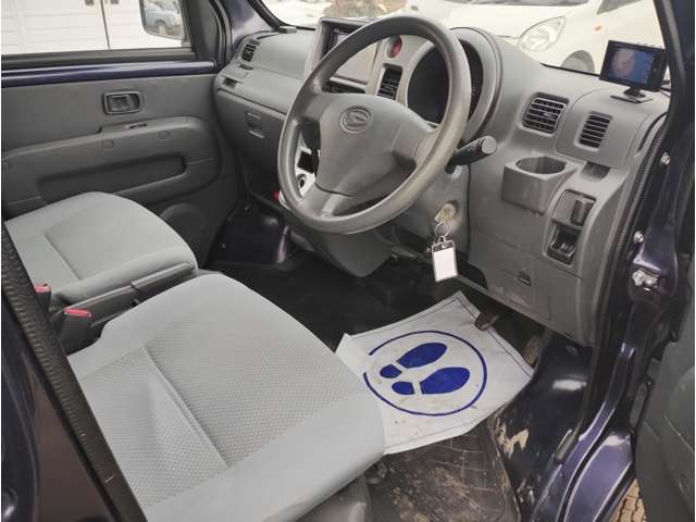 Daihatsu Hijet Deck Van 3