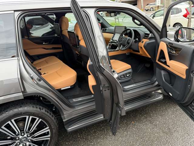 Lexus LX 12