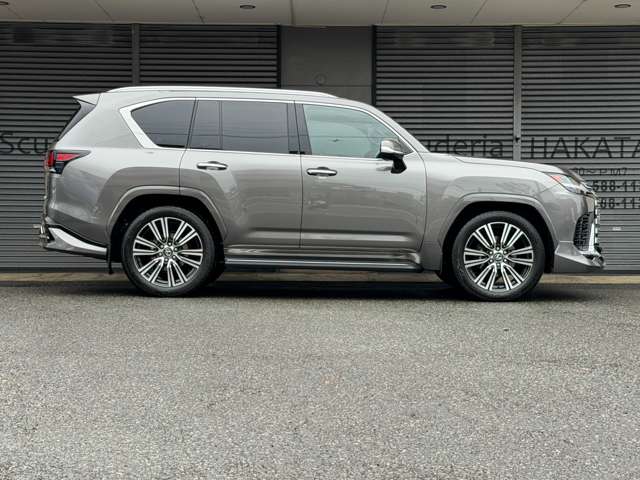 Lexus LX 4