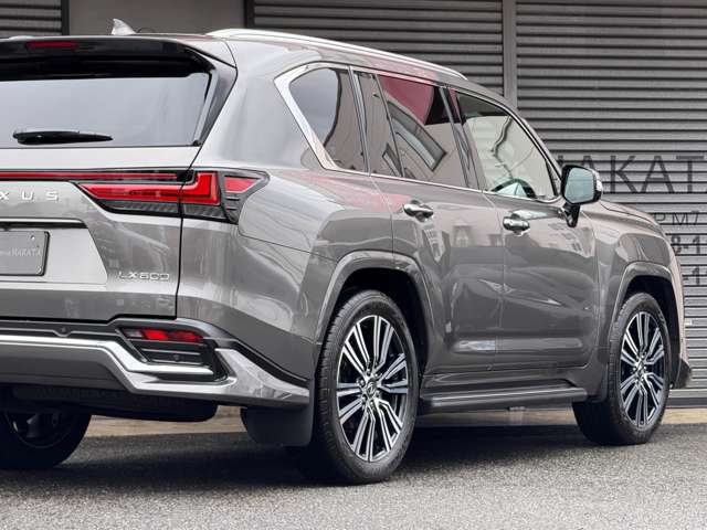 Lexus LX 6