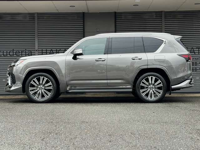 Lexus LX 8