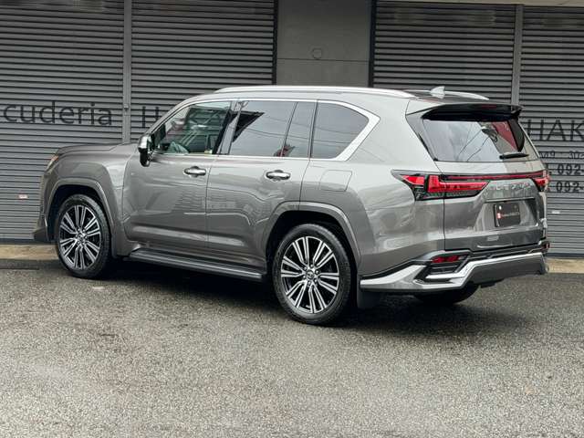 Lexus LX 9