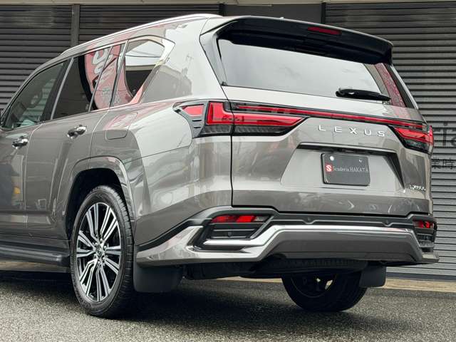 Lexus LX 10
