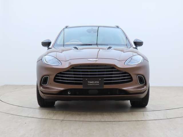Aston Martin DBX 2