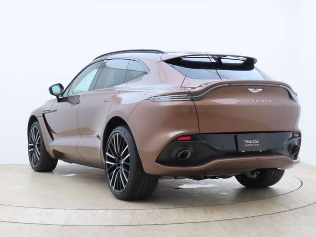 Aston Martin DBX 7