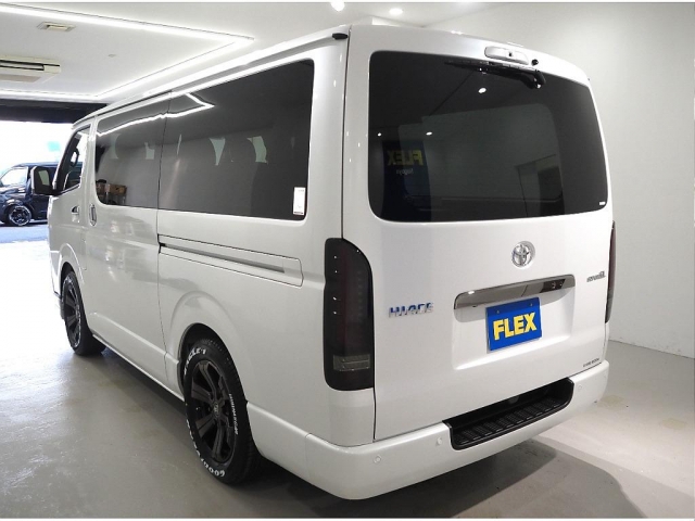 Toyota Hiace Van 6