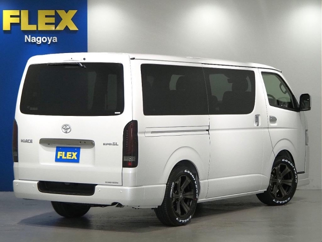 Toyota Hiace Van 7