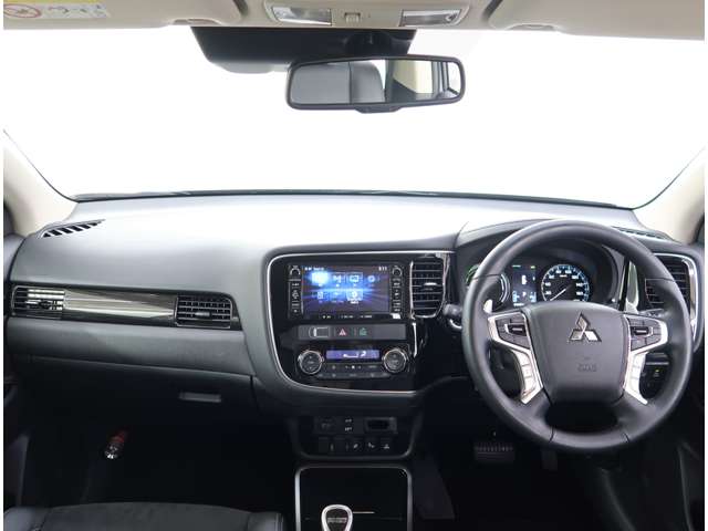 Mitsubishi Outlander PHEV 4