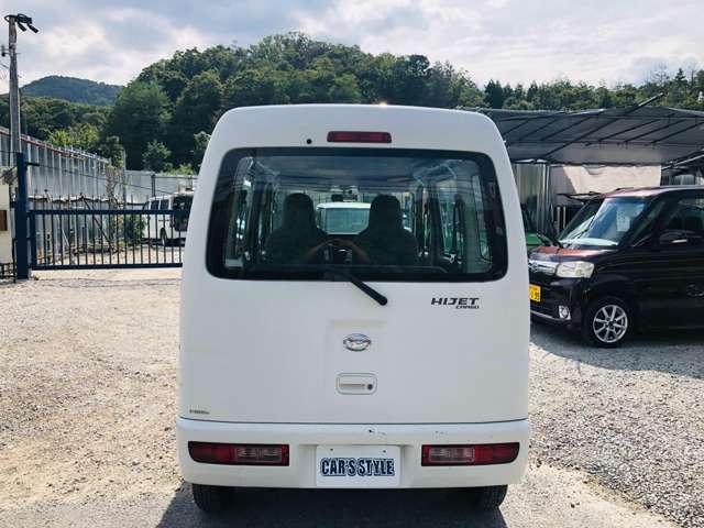 Daihatsu Hijet Cargo 12