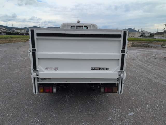 Isuzu Elf 12
