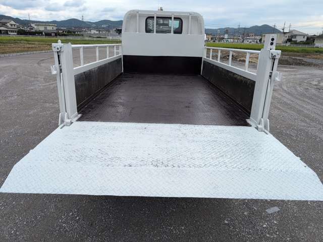 Isuzu Elf 3