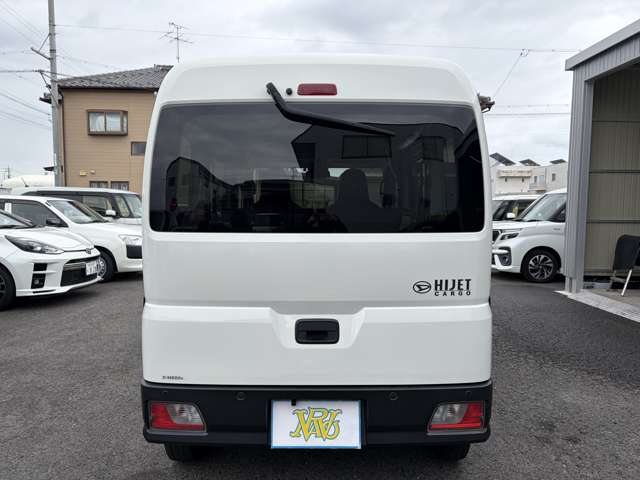 Daihatsu Hijet Cargo 12