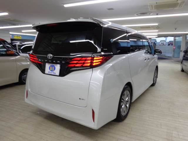Toyota Alphard 3