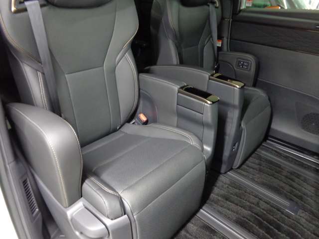 Toyota Alphard 5