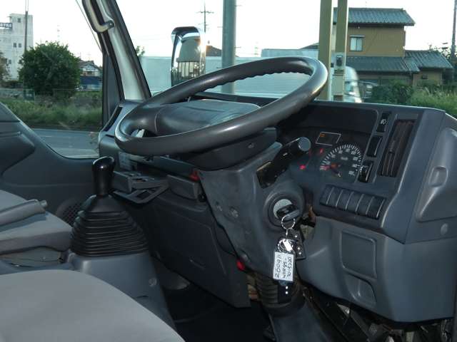 Isuzu Elf 12