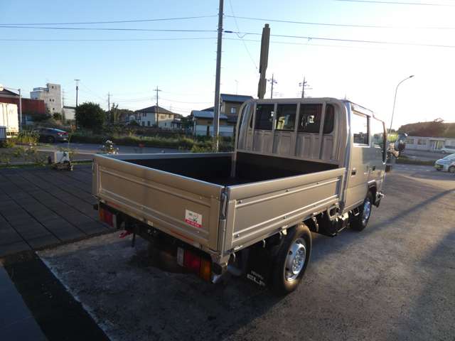Isuzu Elf 7