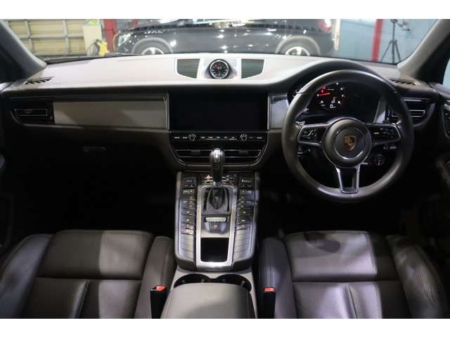 Porsche Macan 5