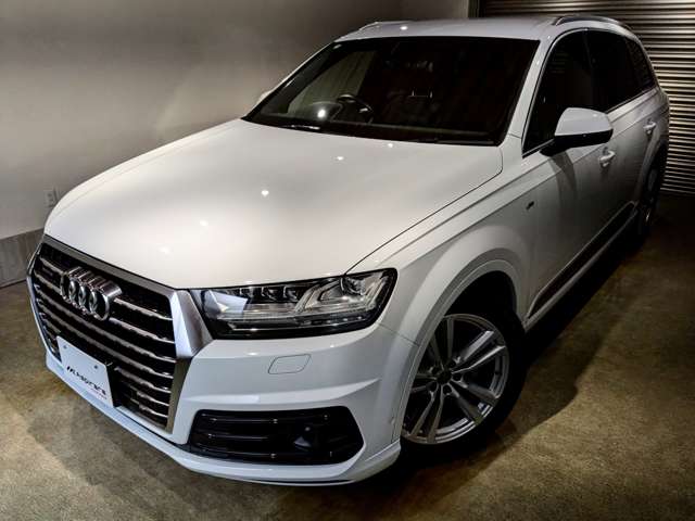 Audi Q7 4