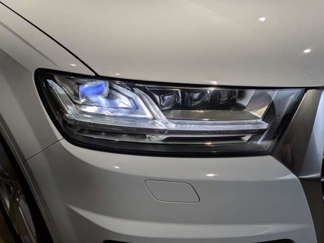 Audi Q7 8