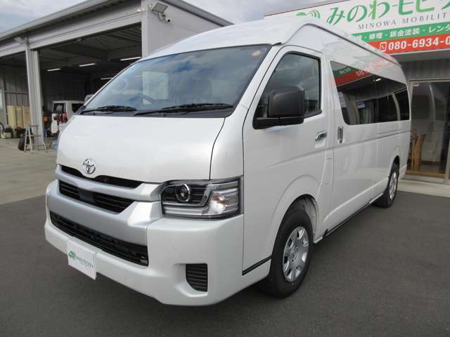 Toyota Hiace Commuter 11